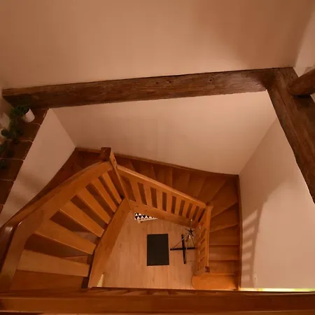 Romantic Downtown Attic Apartamento