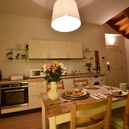 Romantic Downtown Attic Apartamento Praga