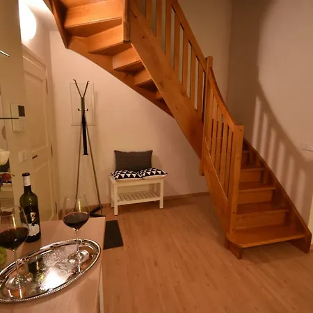 Romantic Downtown Attic *