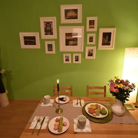 Romantic Downtown Attic Appartement